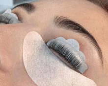 Ciglia perfette senza extension: i veri benefici della laminazione