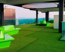 Come trasformare il tuo balcone in un’oasi verde con l’erba sintetica